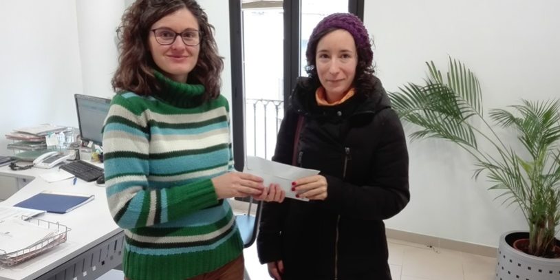 2015 01 11 Entrega recaudación venta de entradas de `Ansu y las flores´ de ServSociales a ONG Nepal Sonríe