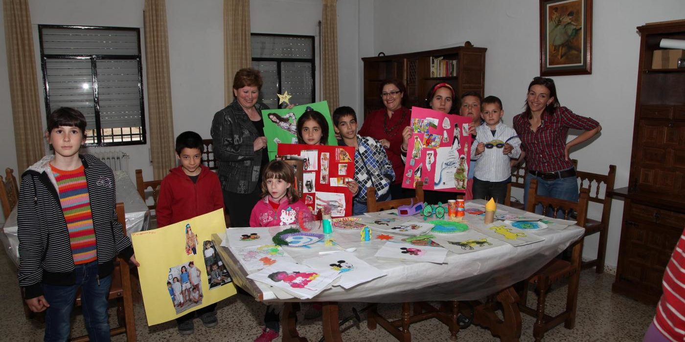 ESCUELA CREATIVA SERVICIOS SOCIALES 2013