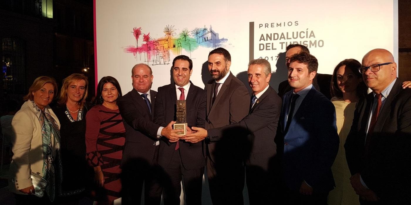 carlos-hinojosa-recoge-premio-a-buenas-practicas-para-ciudades-medias
