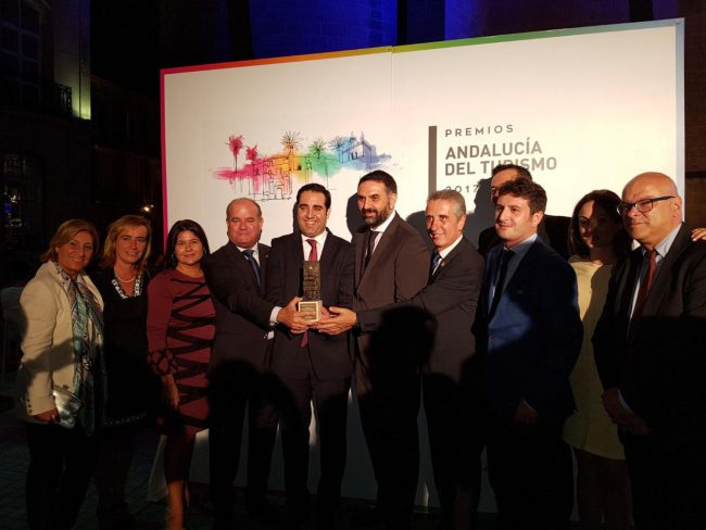carlos-hinojosa-recoge-premio-a-buenas-practicas-para-ciudades-medias