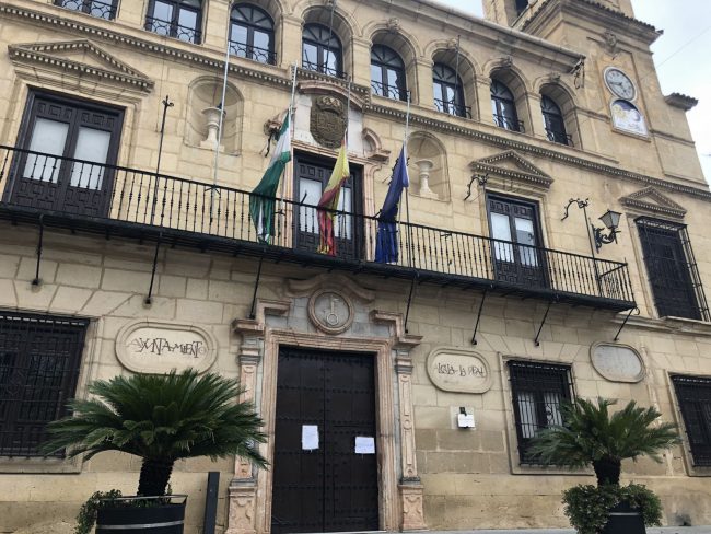 banderas ayuntamiento media asta