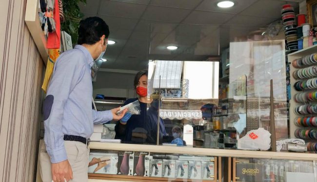 entrega mascarillas comercio