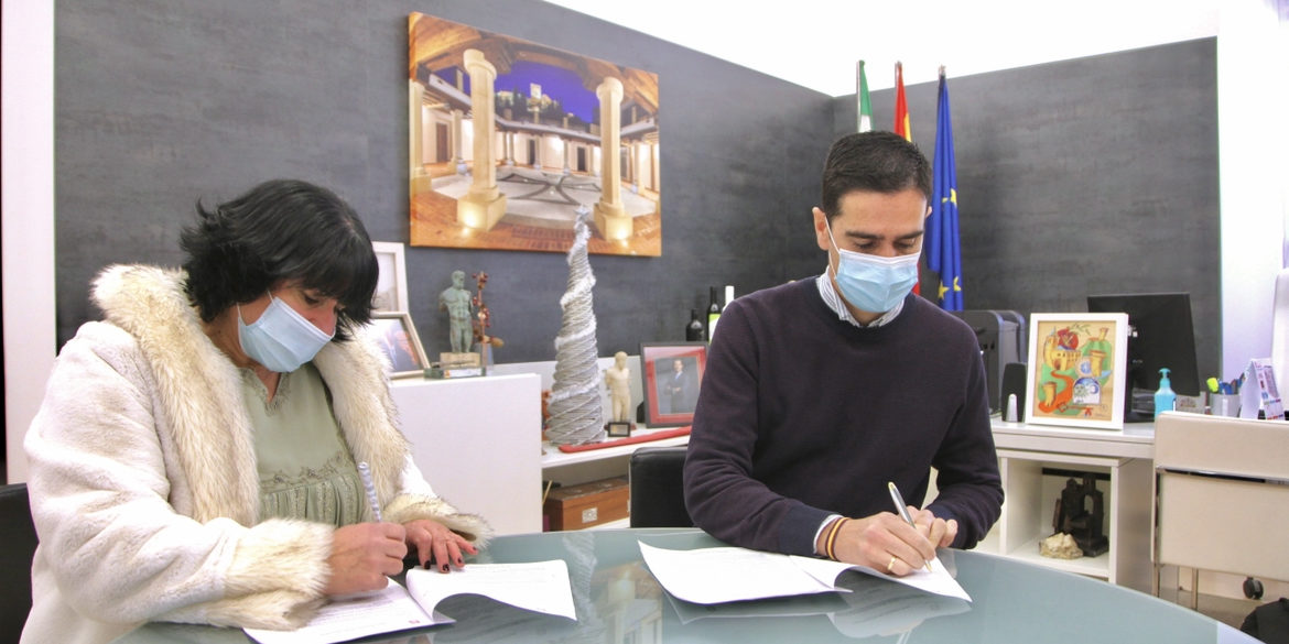 Firma convenio Pep Ventura 2022 Marino y María José