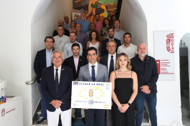 Con Comité ACES Villa Europea del Deporte en escalinata del Ayuntamiento