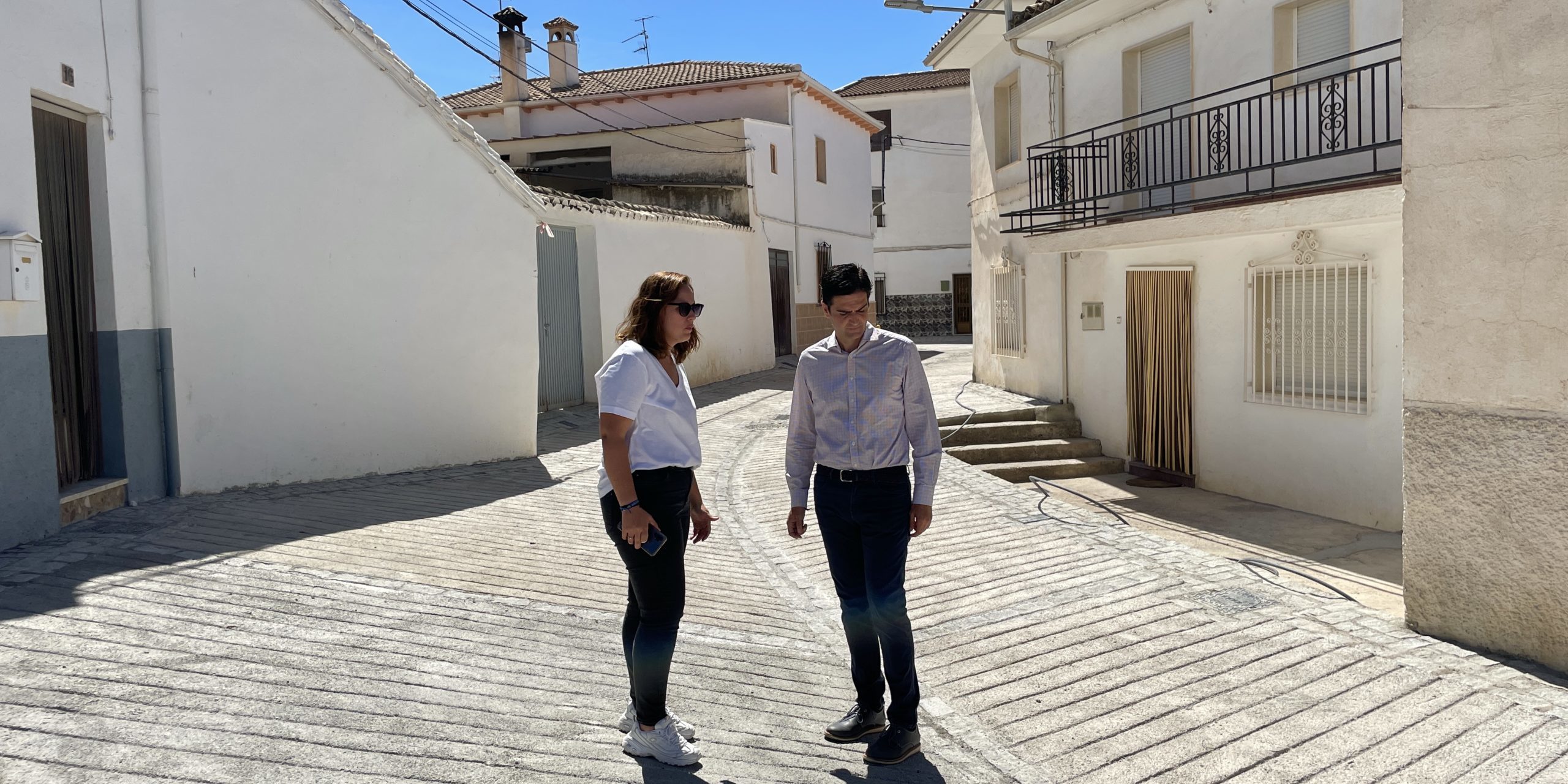 Marino y Merce visita obras calle Castillo de Charilla