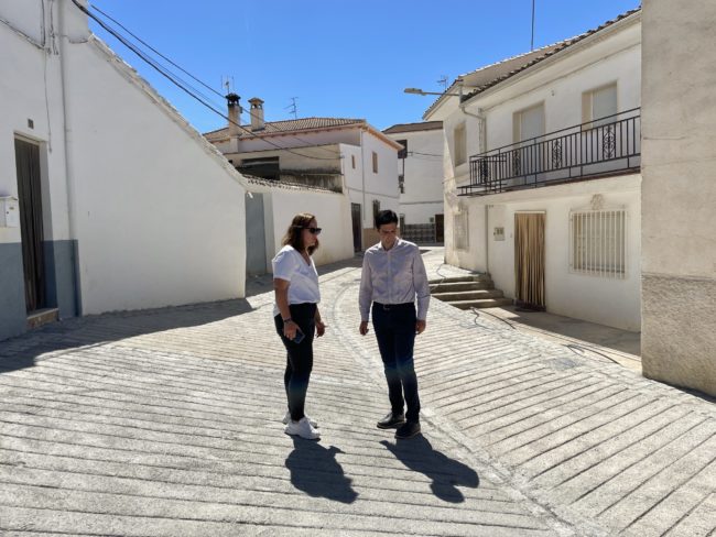 Marino y Merce visita obras calle Castillo de Charilla