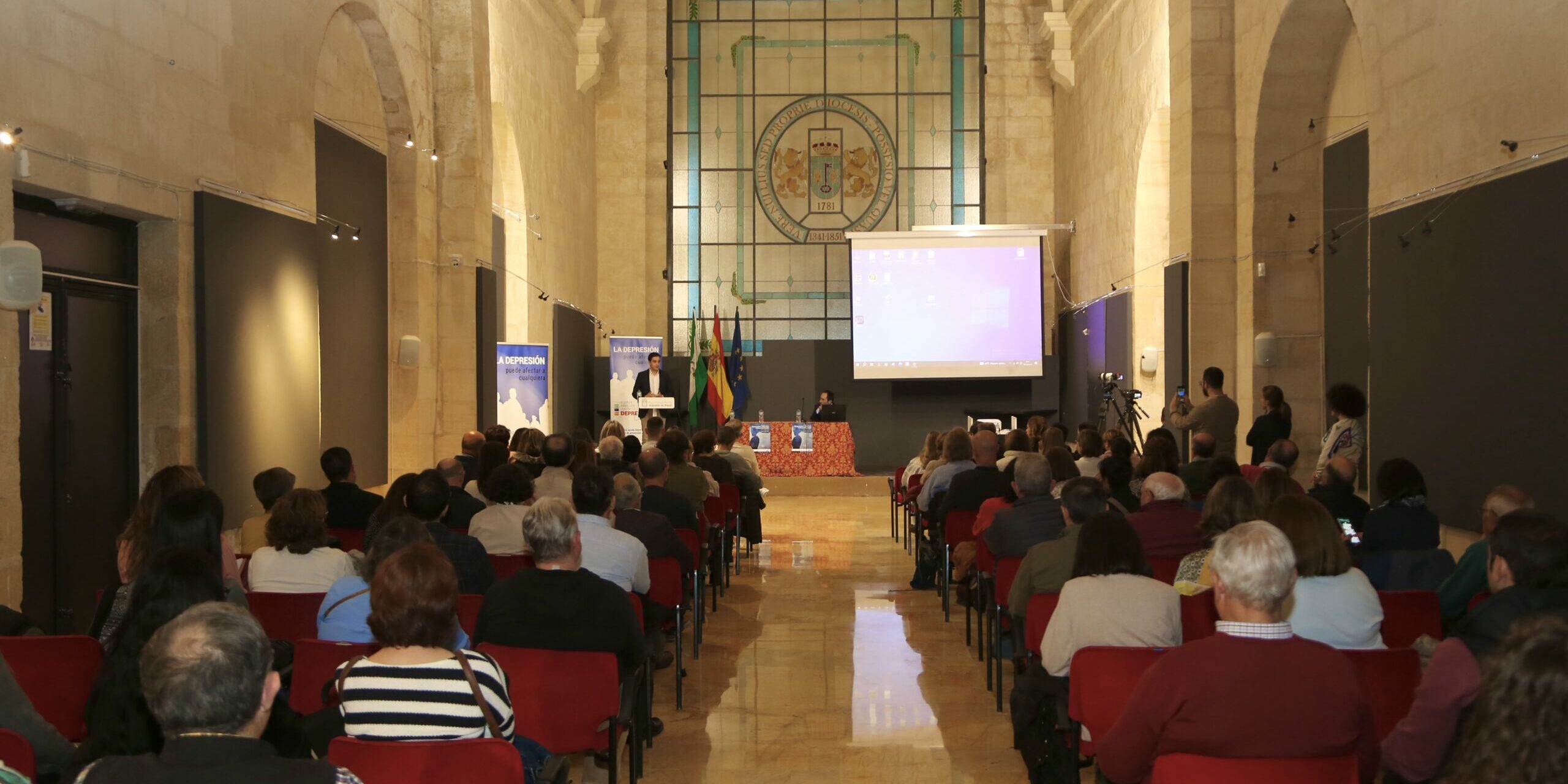 Charla coloquio sobre suicidio público en Capuchinos