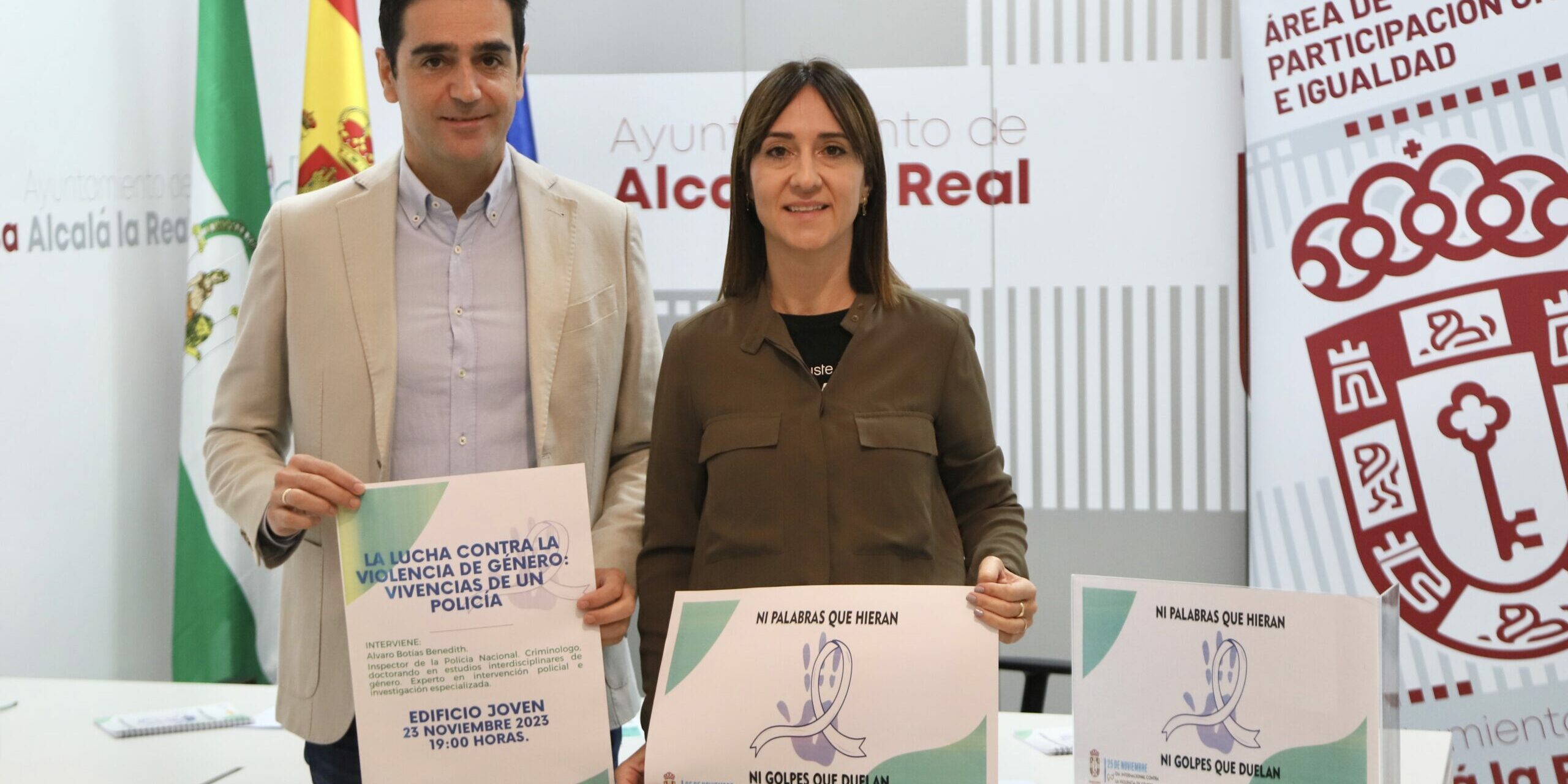 Dulce y Marino presentando actos 25N de pie