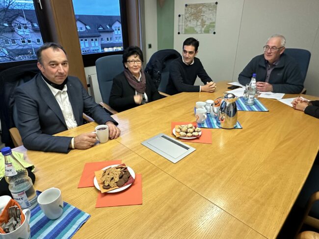 Marino reunido en Lohfelden