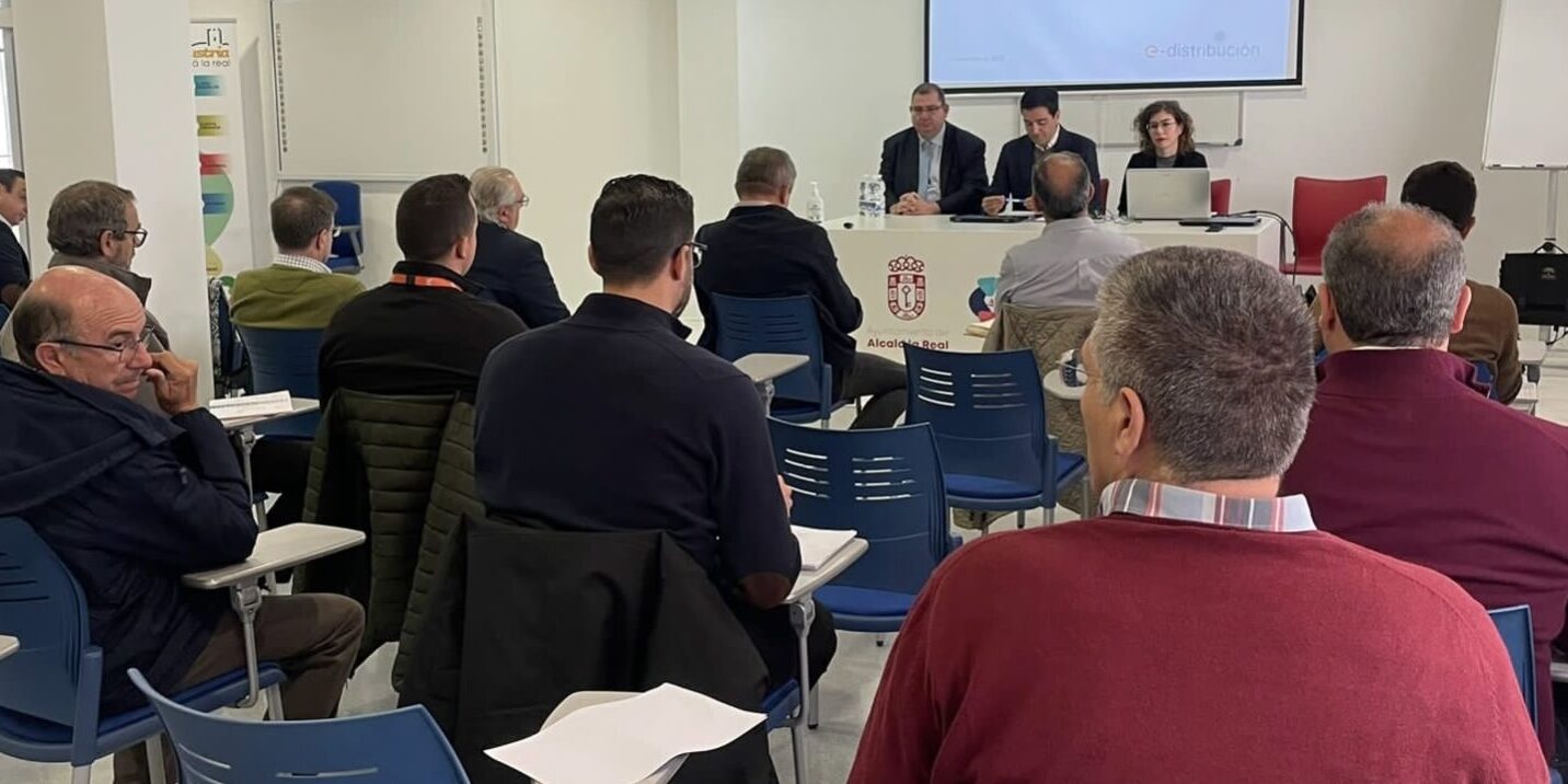 Publico y ponentes en CME vivero con Ariadna y Marino