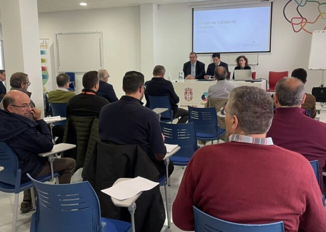 Publico y ponentes en CME vivero con Ariadna y Marino