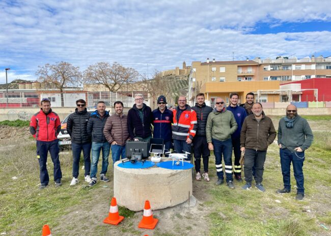 Jesús Aguilar visita curso dron en Bomberos foto de grupo