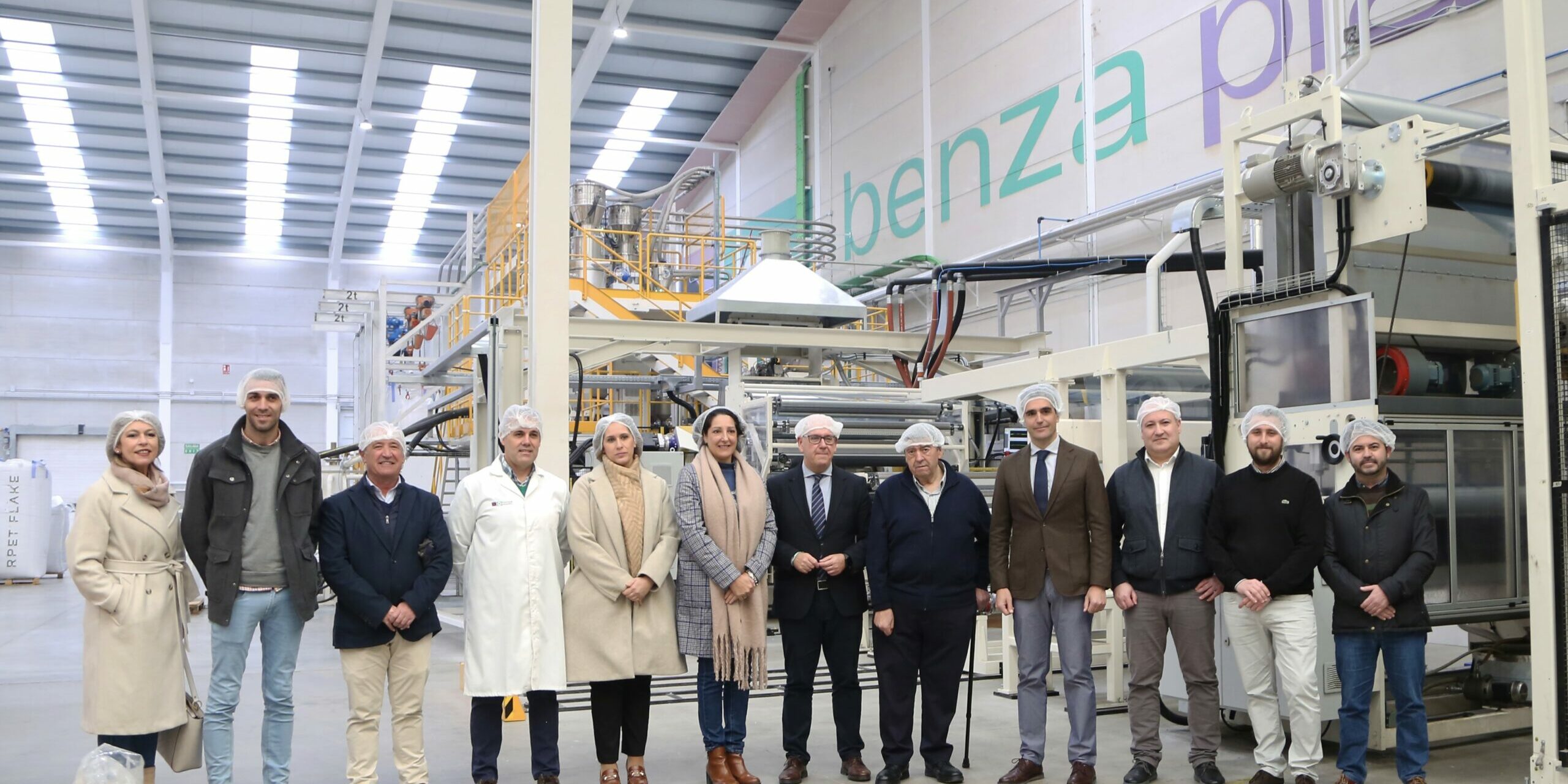 Foto de grupo en Benzaplastic sobrecoste energético Marino, Jesus Estrella, Ana Mata, Juan de Dios Gálvez