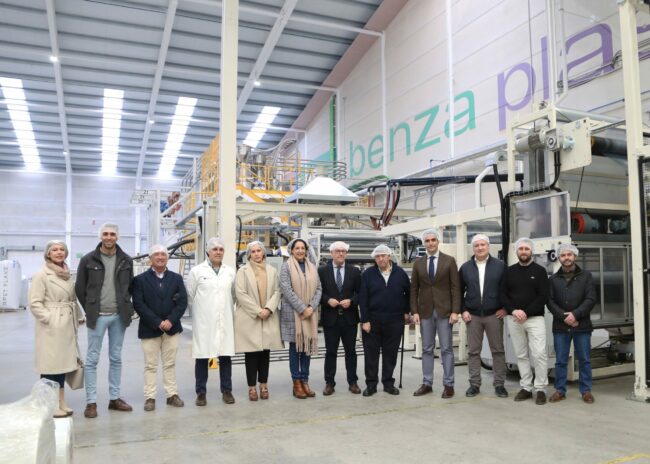 Foto de grupo en Benzaplastic sobrecoste energético Marino, Jesus Estrella, Ana Mata, Juan de Dios Gálvez