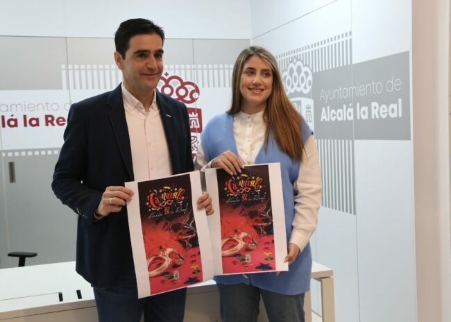 Marino y Rocío presentando Carnaval 2024 con cartel