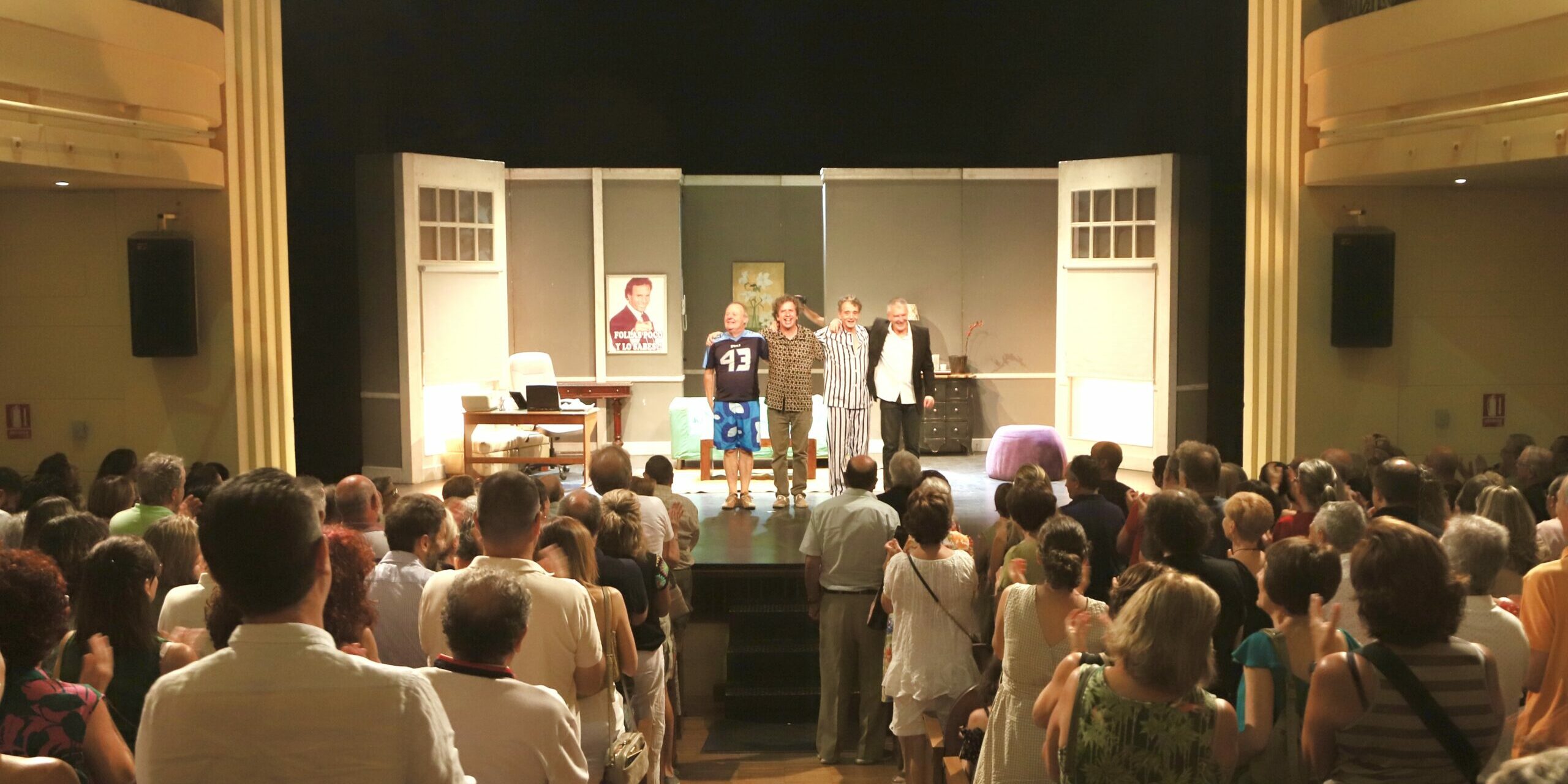 Representación de La curva de la felicidad con público en el Teatro Martínez Montañés