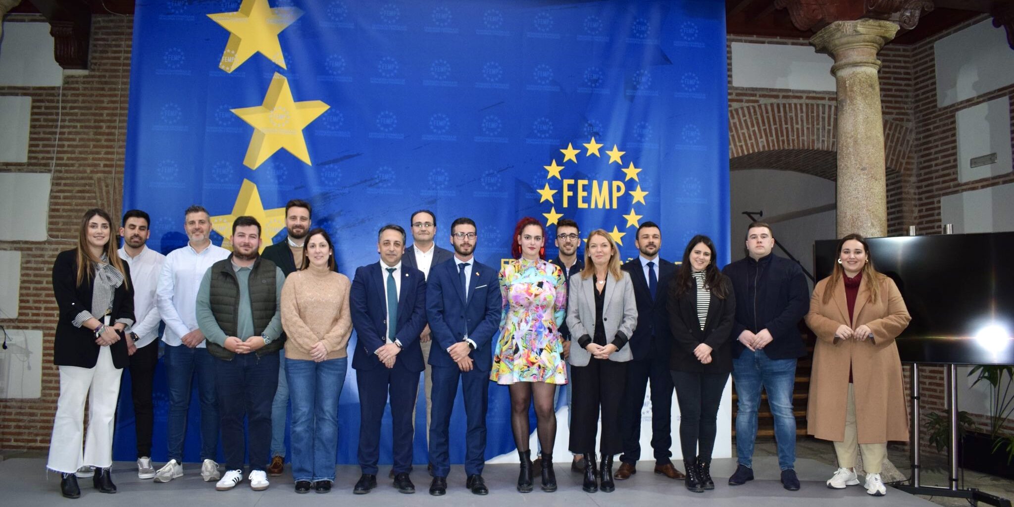 Rocío vocal Juventud FEMP junto resto de miembros