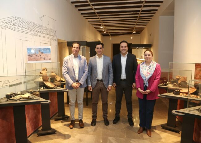 José Moyano, Marino y Juan Ramón Valdivia presentando jornadas patrimonio Hispania Nostra en Museo