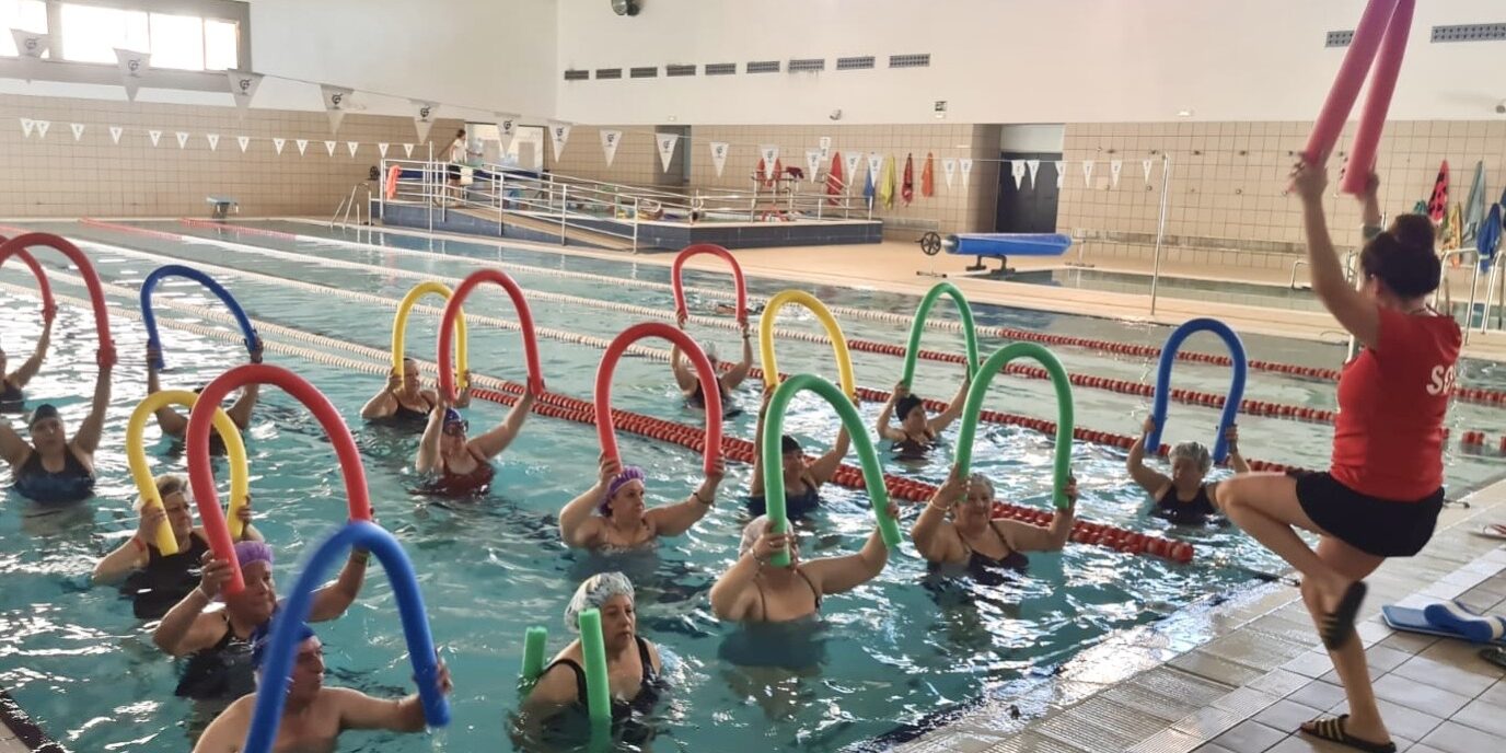 Hidroterapia en CMDS piscina gimnasia agua con churros