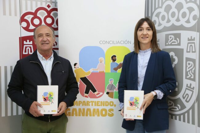 Dulce y Baldomero con cartel Corresponsables