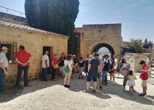 Grupo de turistas en la Mota