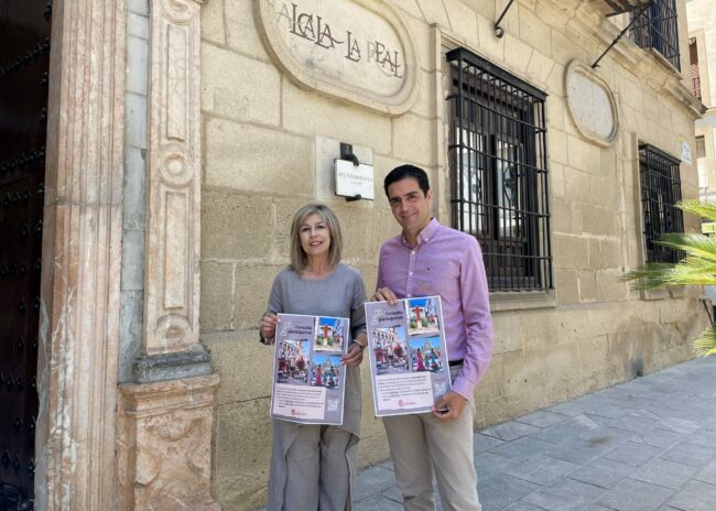 Marino y Loli con cartel consulta ciudadana Santo Domingo