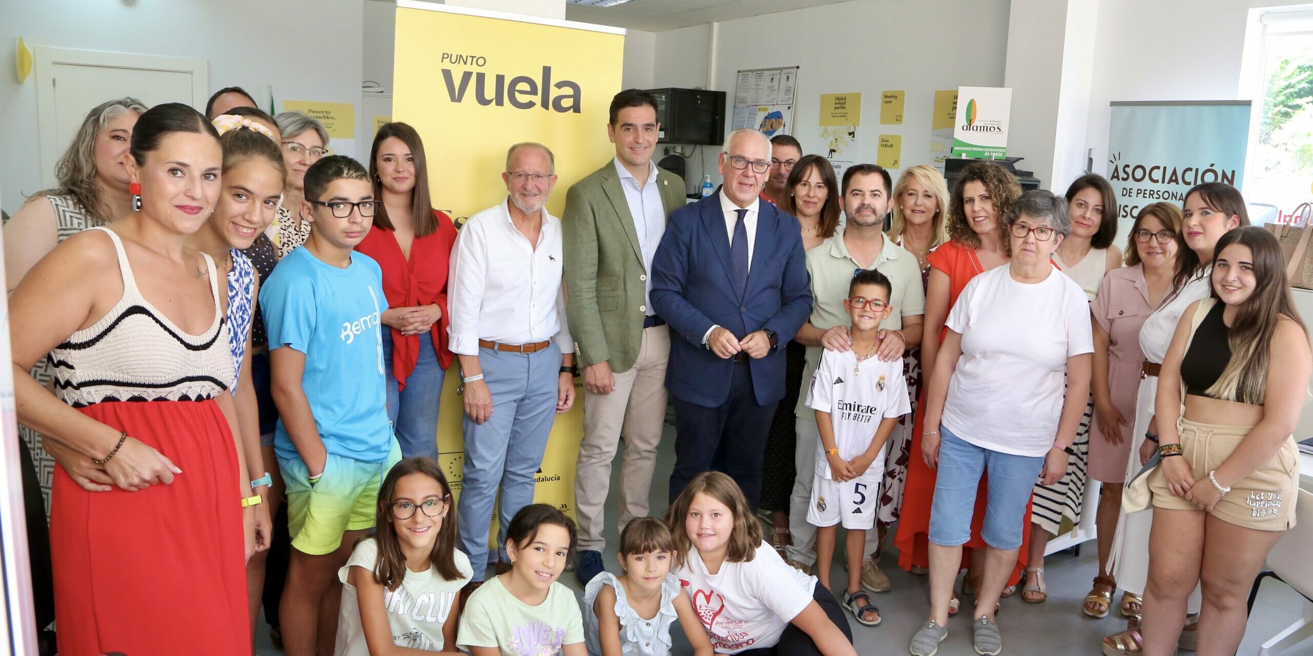 CAPI La Tejuela, Jesus Estrella, Marino, ordenadore y niños y grupo