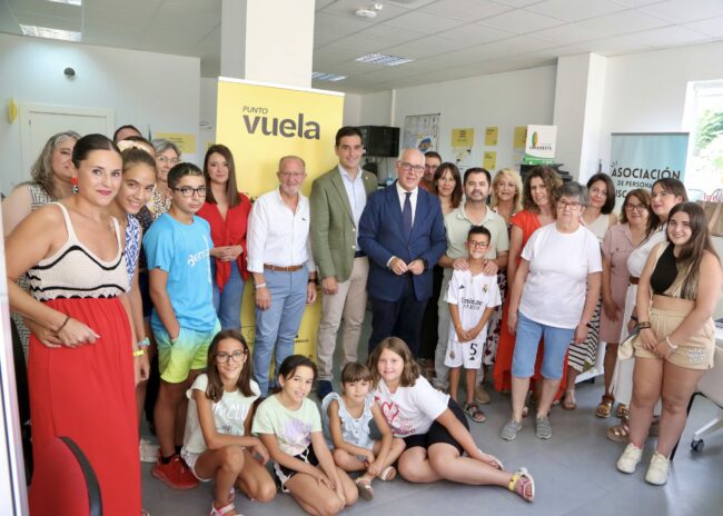 CAPI La Tejuela, Jesus Estrella, Marino, ordenadore y niños y grupo