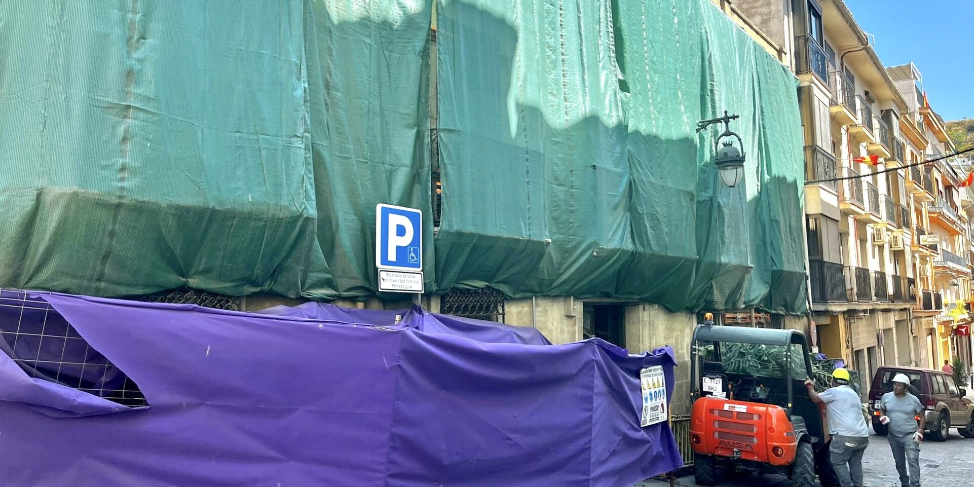 Inicio obras Casa Fernando de Tapia obreros fachada