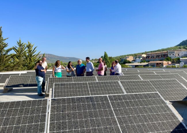 Placas fotovoltaicas en la RGA Marino, Merce Flores, Merce Linares, Ildefonso, Antonio Toro
