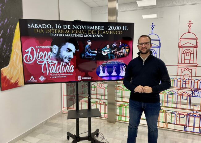 Juanma con cartel Día del Flamenco