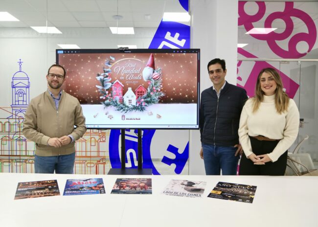 Marino, Juanma y Rocío Navidad 2024 con carteles