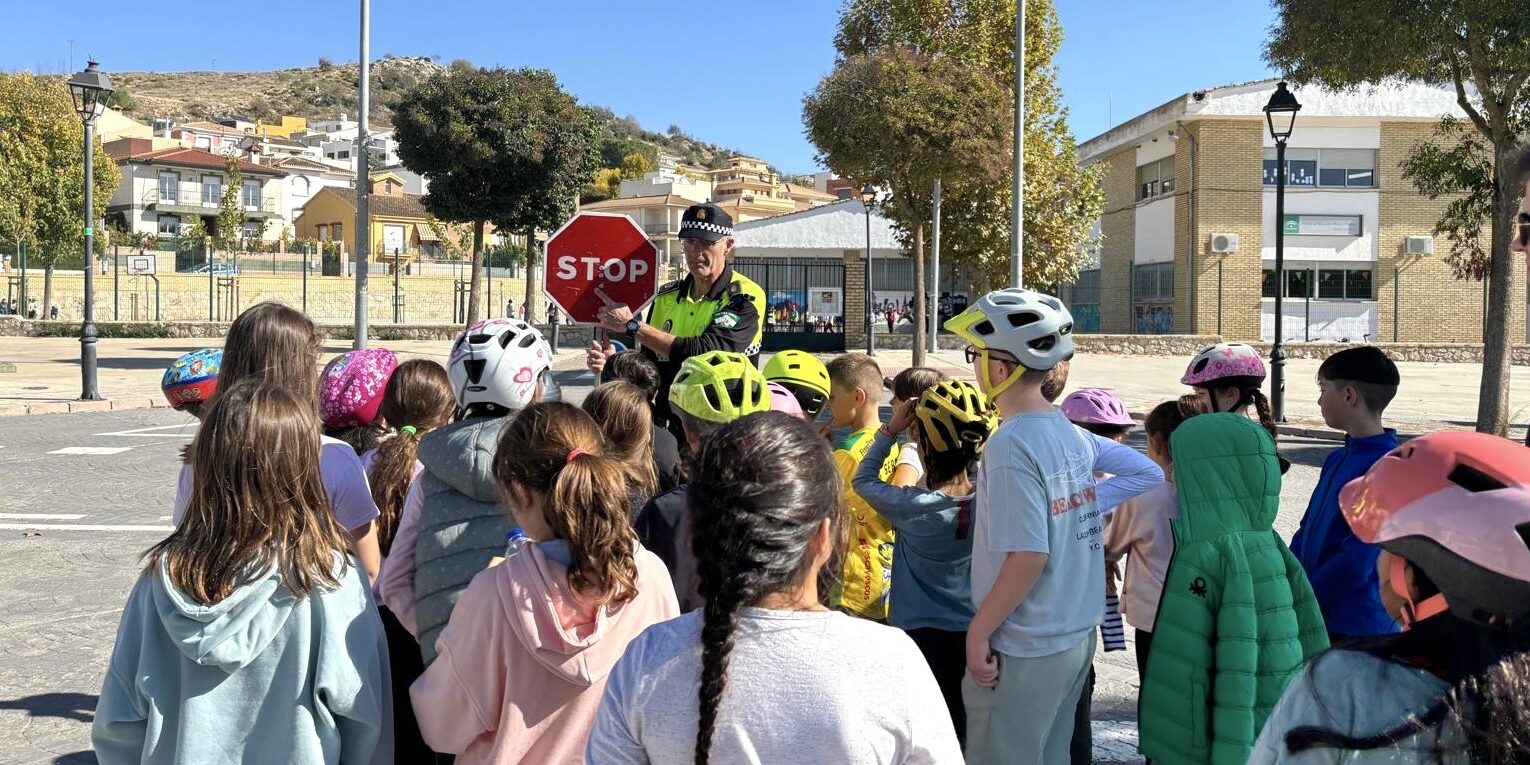 Escolares en educación vial con Vale Muñoz