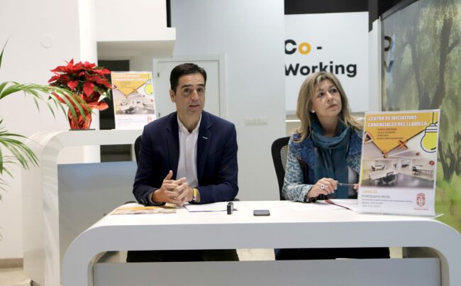 Marino y Loli Jornadas puertas abiertas CIC Coworking sentados