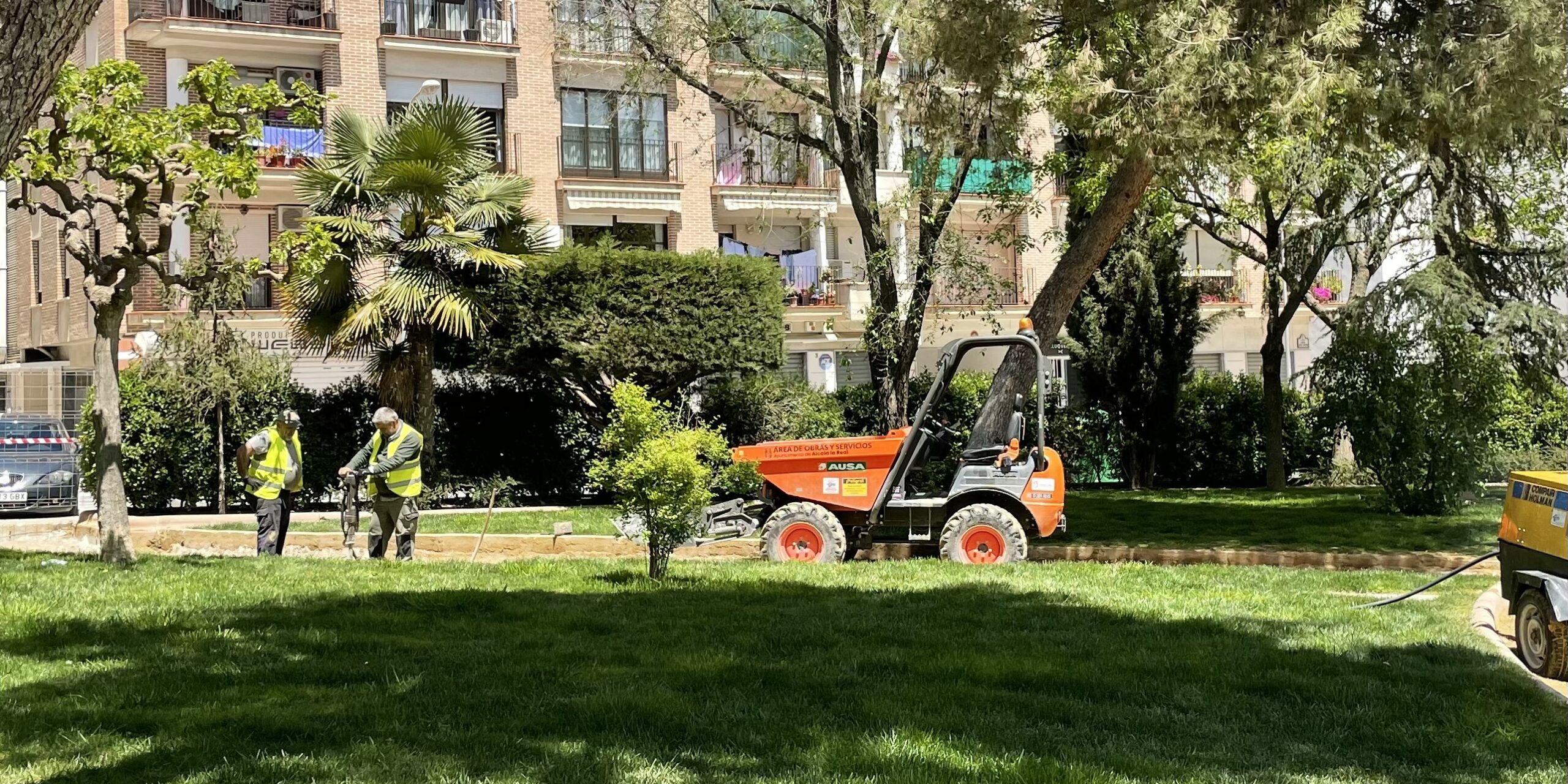 Jardineros en parque