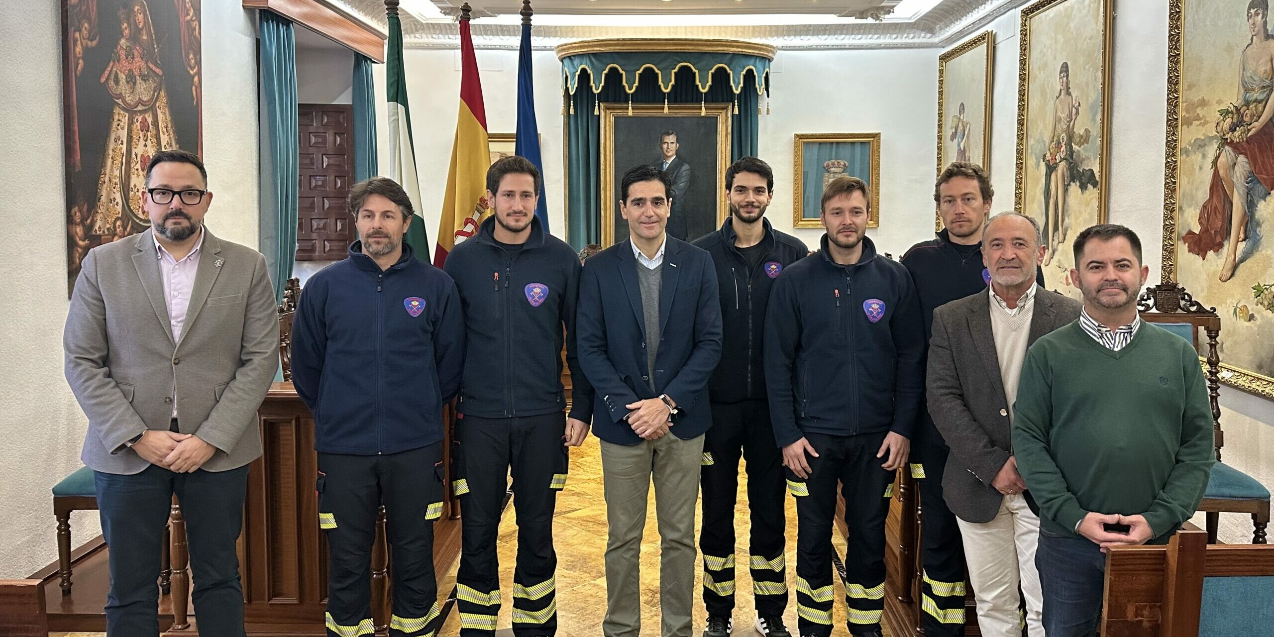 Toma posesión bombero conductor foto de grupo