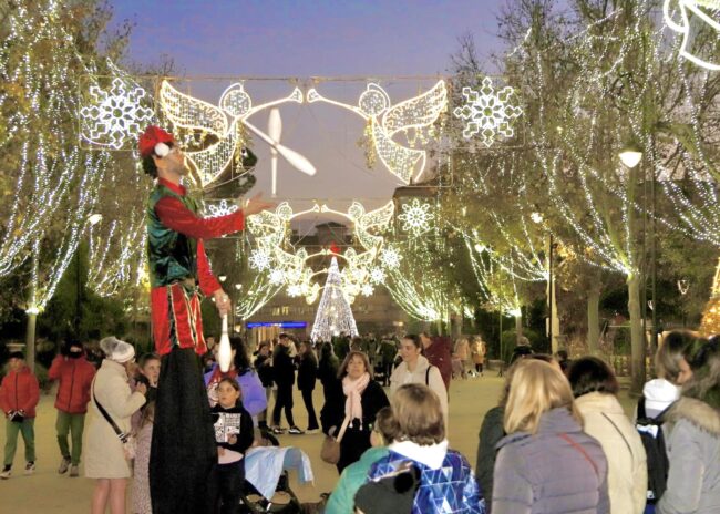 Público Navidad Paseo Mercado Navudeño