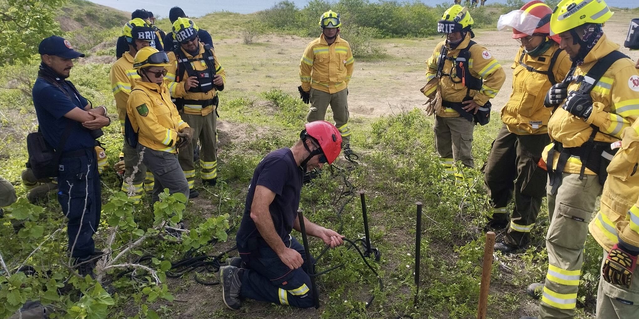 Bombero Enrique La Rosa en Ecuador