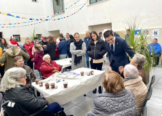 Marino saludando en La Tejuela Servicios Sociales discapacidad
