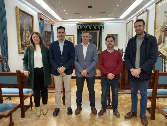 Recepción Cristóbal Cano A reunido con Marino y grupo