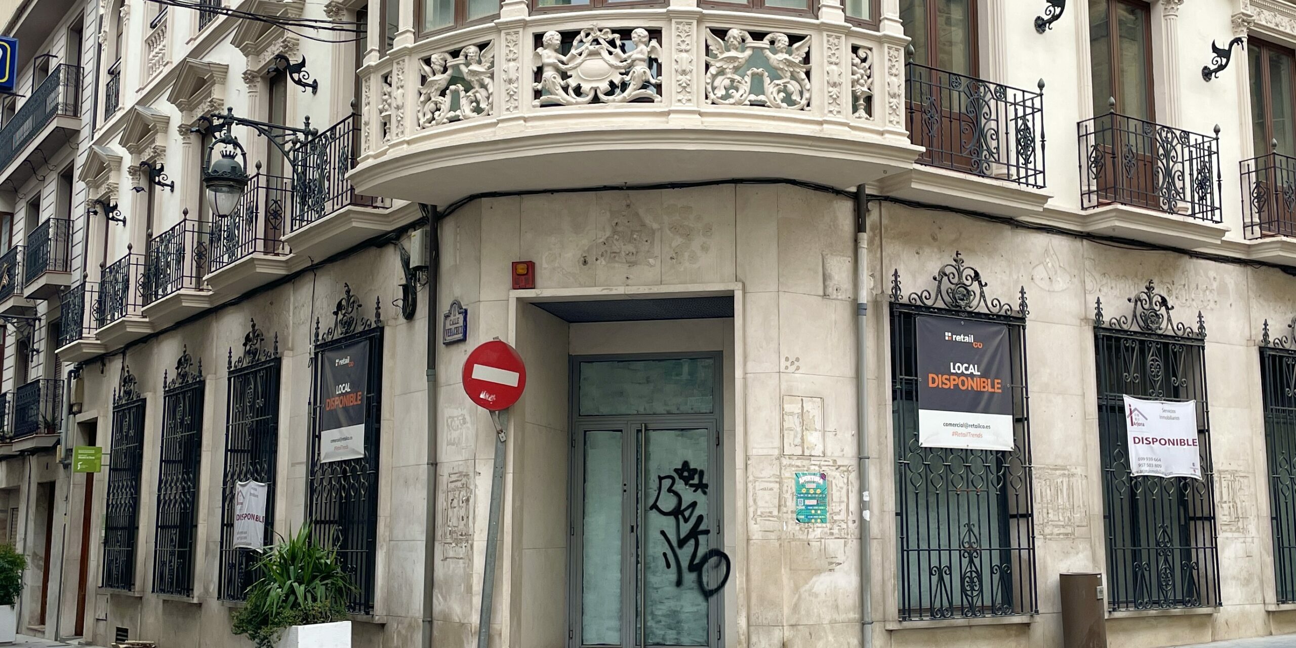 Local Banco Santander vacío