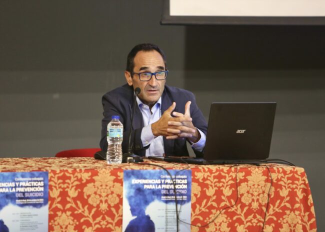 Benedicto Crespo en Capuchinos charla suicidio