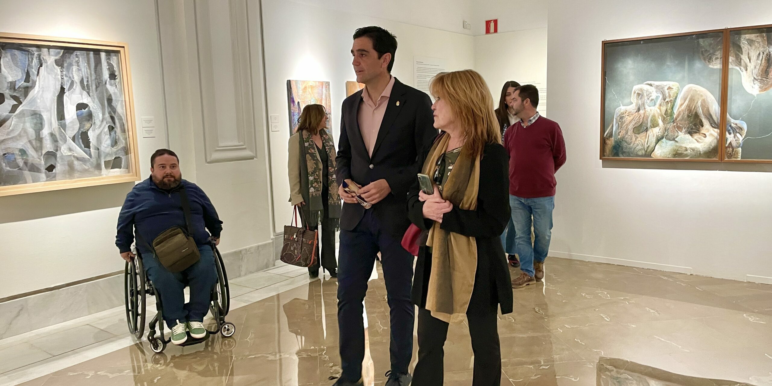 Marino en Centro Cultural Gran Capitán exposición Dolores Montijano con Mª José de Córdoba