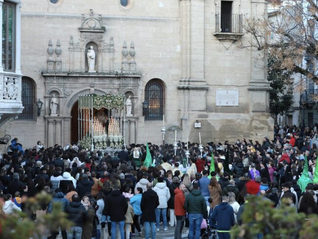 SEMANA SANTA 2025 Esperanza con gente en El Compás