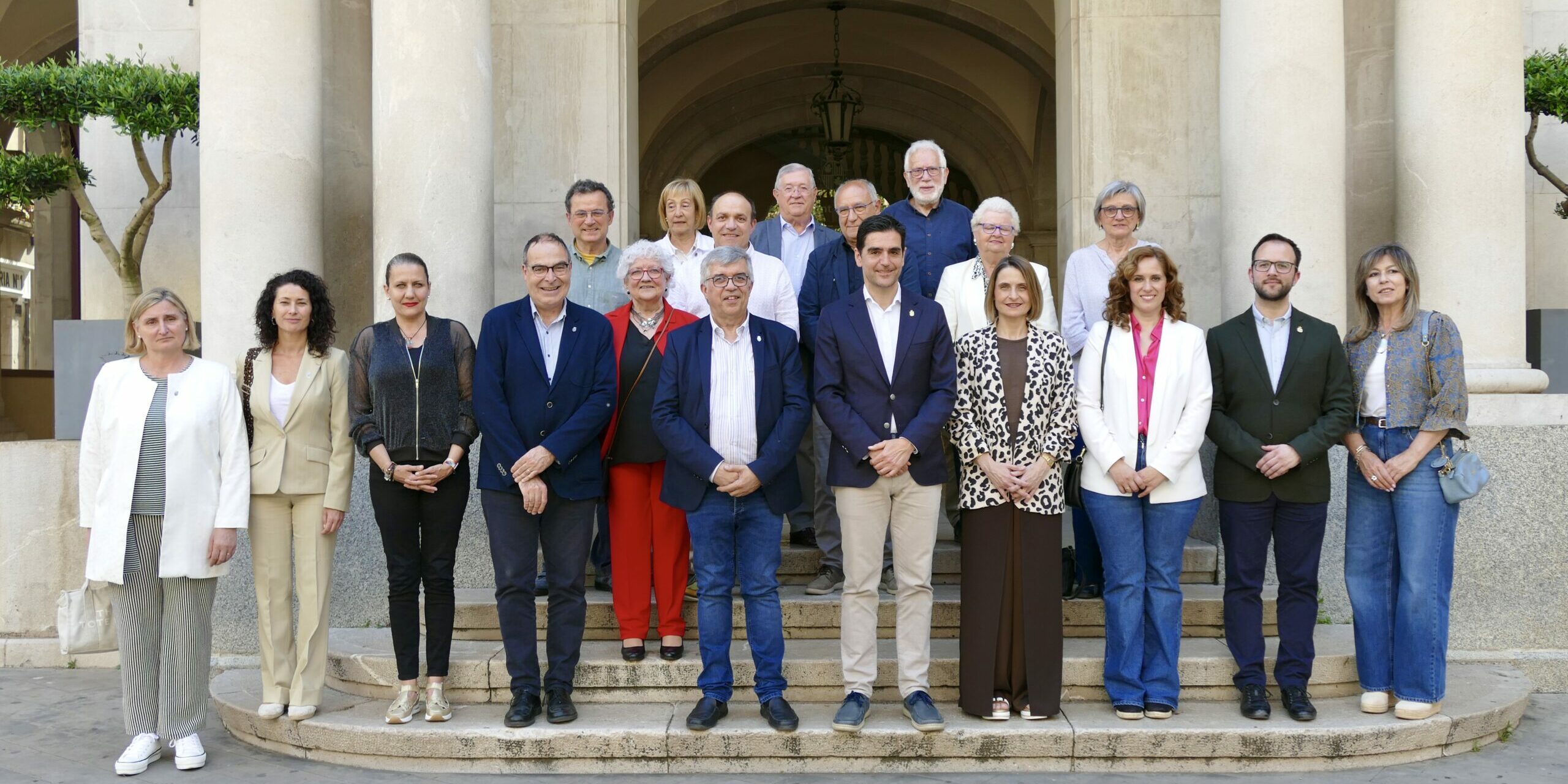 Foto de grupo institucional cn autoridades de Figueras 2025