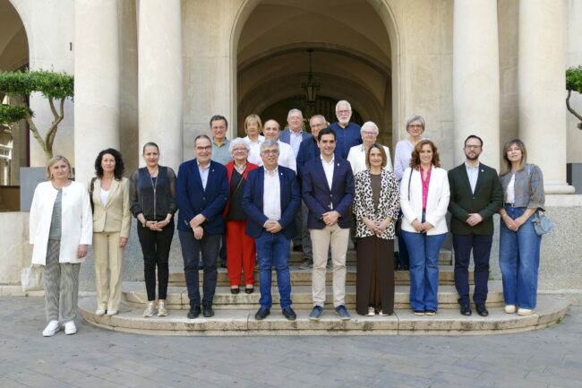 Foto de grupo institucional cn autoridades de Figueras 2025