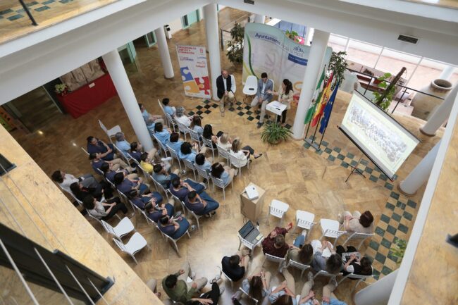 Foto desde arriba clausura cursos empleo Alcalá T-Forma