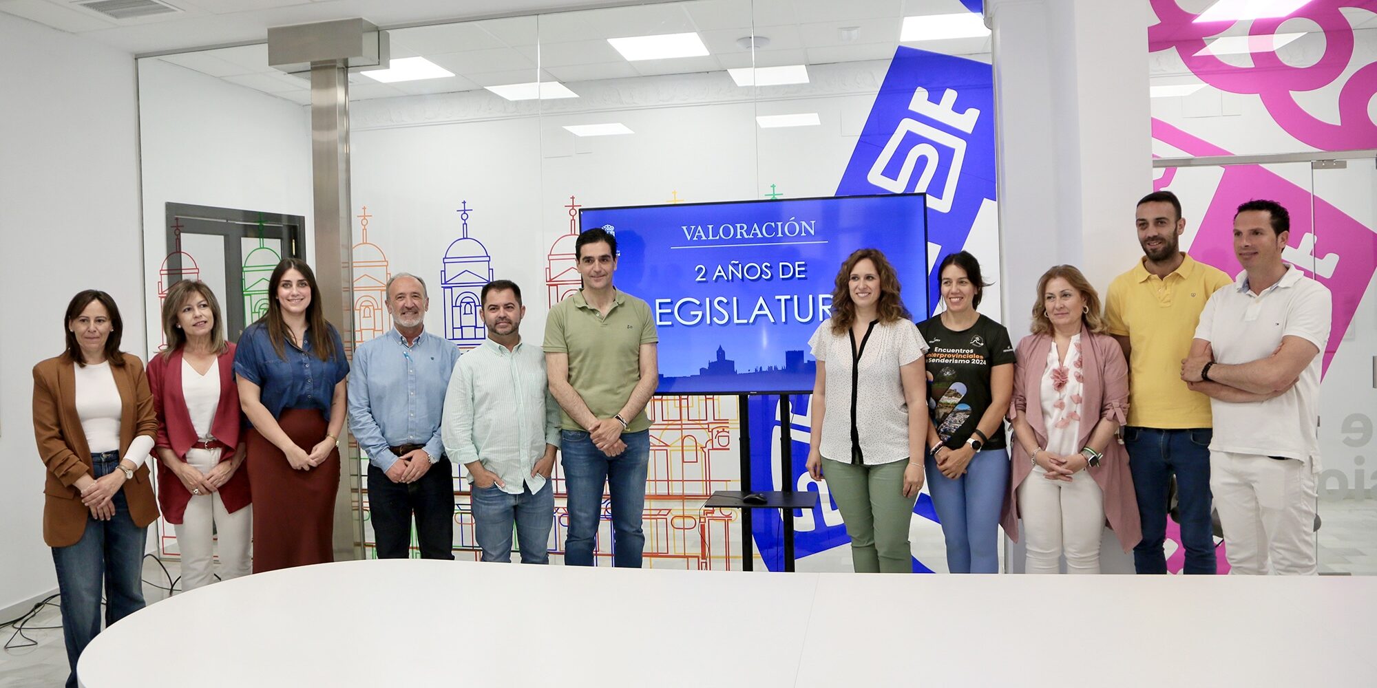 Valoración ecuador legislatura 2025 concejales de pie