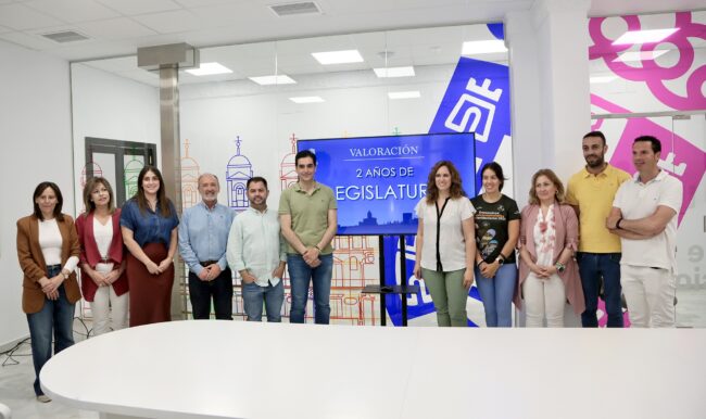 Valoración ecuador legislatura 2025 concejales de pie