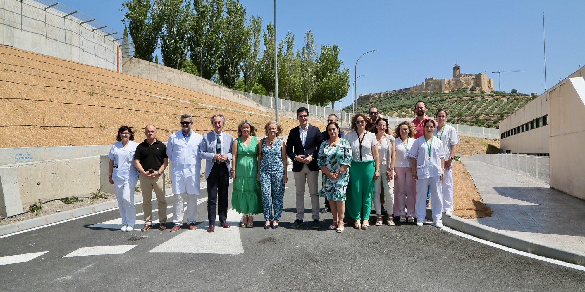 Marino con Mª Luisa del Moral obras muro CHARE foto de grupo